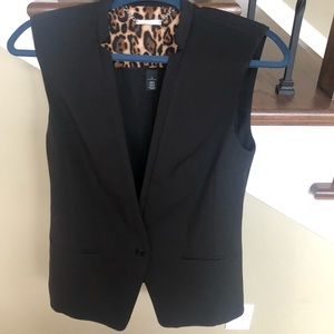 White House Black Market Super Cute Vest!